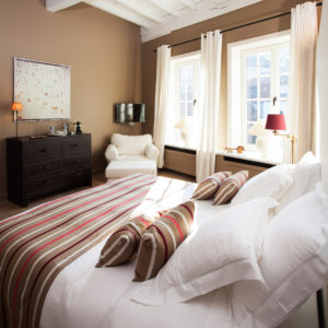 The Biarritz-room in bed and breakfast Maison Amodio in Bruges. Perfect for a cosy and relaxing stay!