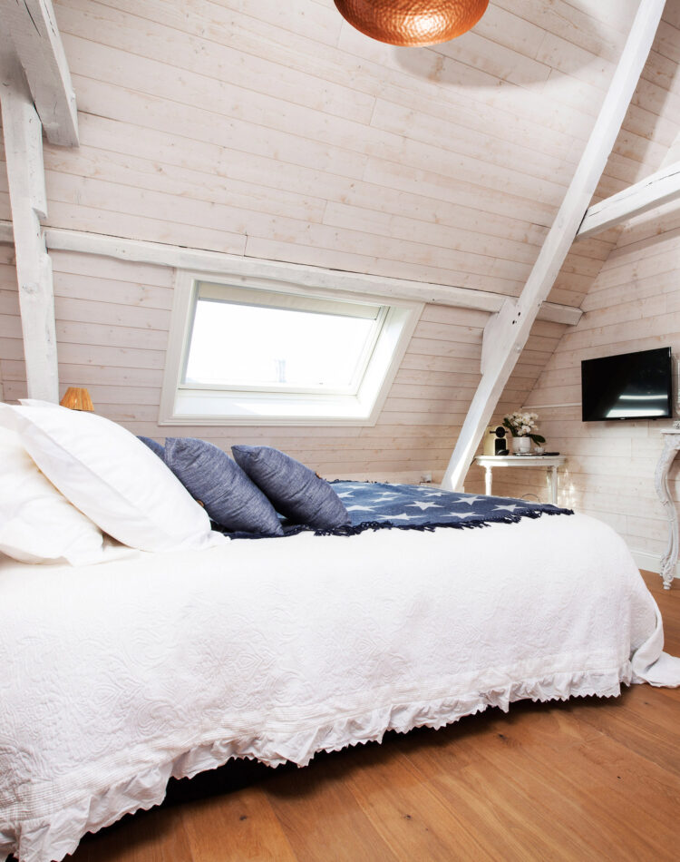 Room Knokke-Le-Zoute in Maison Amodio bed and breakfast in the centre of Bruges. A wonderful, romantic and cosy stay in Bruges!
