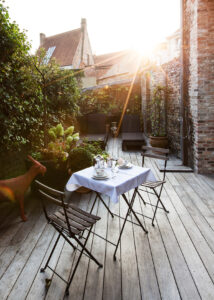 Breakfast at the cosy terrace of B&B Maison Amodio in Bruges.